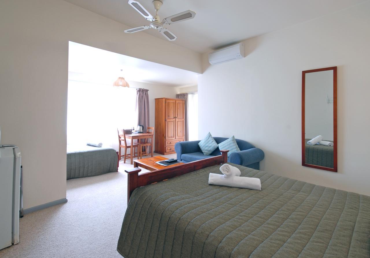 โมเทลริเวอร์วิวบูติค Motel นัมบัคคาเฮดส์ ภายนอก รูปภาพ